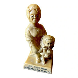 Vintage W & R Berries 1971 Statue “LOVE that’s What Grandma Are Made Of” #5